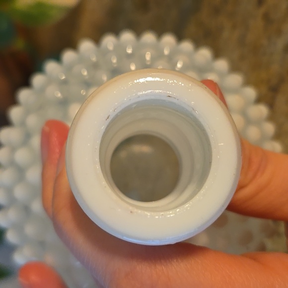 Vintage fenton milk glass hobnail vase - Picture 6 of 12